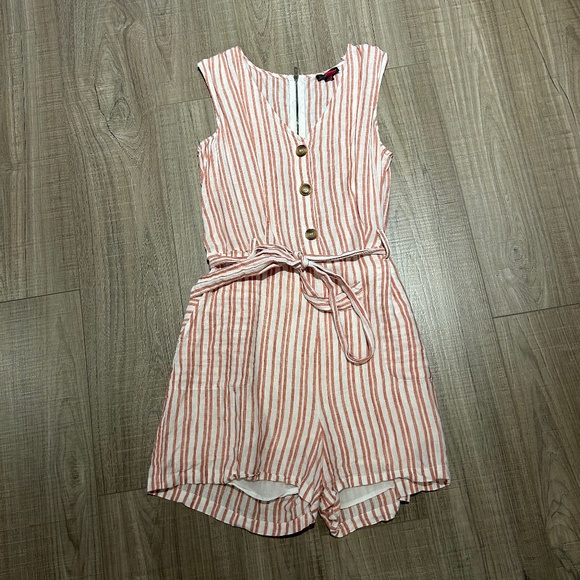 VINCE CAMUTO sleeveless/shorts romper - Picture 1 of 5